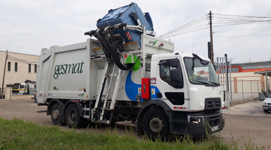 Sistema de carga lateral para la recogida de papel y cartón